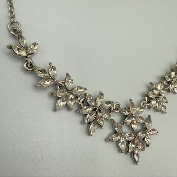 Elegant Silver Floral Necklace and Earring Set - Picture 3 of 10